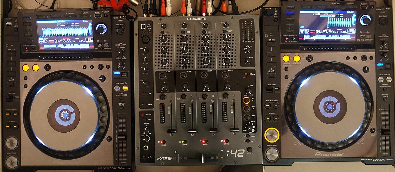Pair of digital decks either side of a four-channel rotary mixer